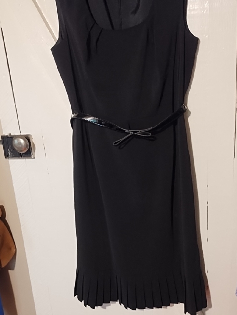 White House Black Market Black Sleeveless  Dress with Slim Patent Belt 12. NWOT.